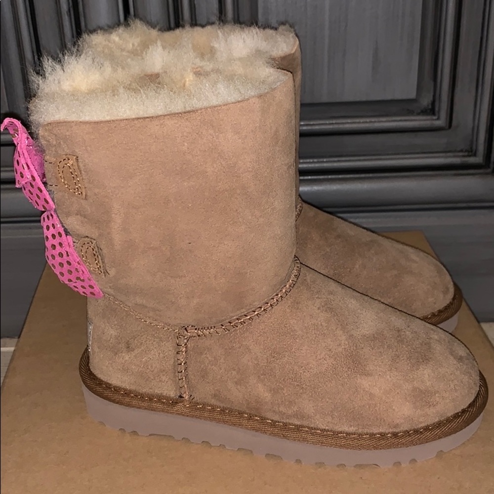 Girls Ugg boot meilani pink bows